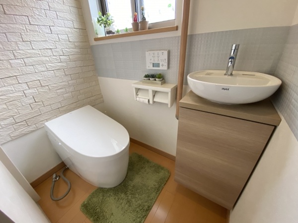 後悔しないトイレリフォーム!タンクレストイレの選び方と注意点-手洗い器