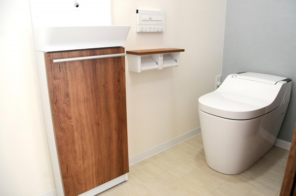 後悔しないトイレリフォーム!タンクレストイレの選び方と注意点-タンクレストイレ
