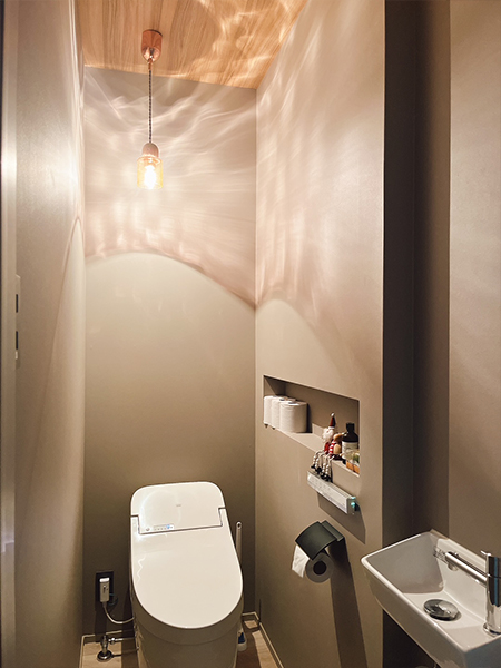 トイレをおしゃれにするリフォーム術｜内装・収納で差がつくポイント-アクセントクロス