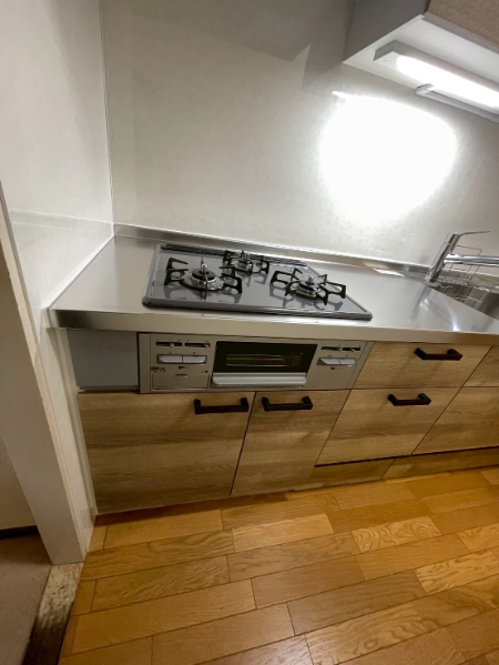 横浜市港南区-F様邸-キッチン-開き戸